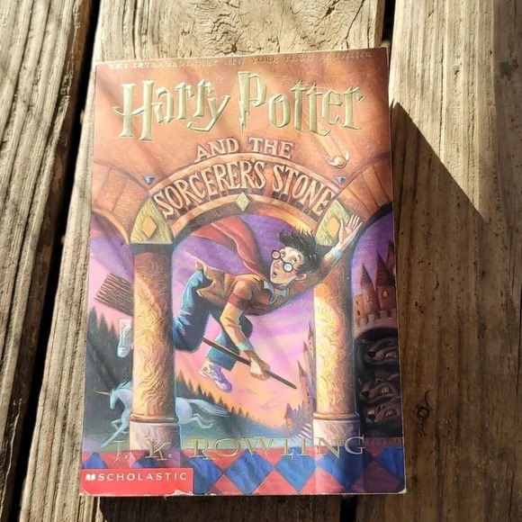 Harry Potter and the Sorcerer Stone 1997 - Picture 1 of 6